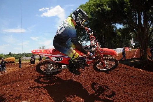 Hector Assunção e Leonardo Souza mantêm posições no Brasileiro de Motocross após 6ª etapa