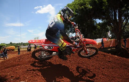 Hector Assunção e Leonardo Souza mantêm posições no Brasileiro de Motocross após 6ª etapa