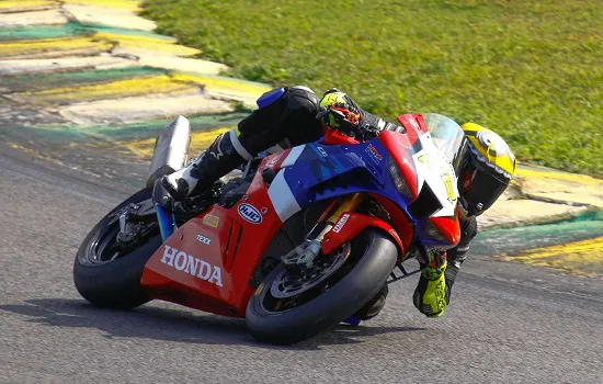 Pedro Sampaio defende liderança para a Honda na principal categoria do SuperBike Brasil