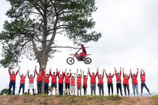 Pilotos da Honda Jr Cup conhecem Centro de Treinamento da Honda Racing de Motocross