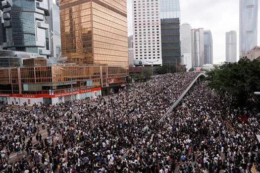 Manifestantes de Hong Kong anunciam grande protesto para domingo e greve na 2ª