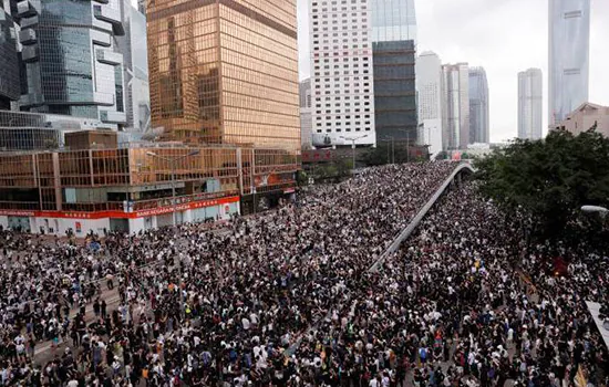 Manifestantes de Hong Kong anunciam grande protesto para domingo e greve na 2ª