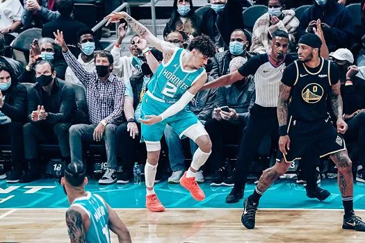 Hornets surpreendem e derrubam série invicta dos Warriors na NBA