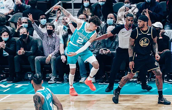 Hornets surpreendem e derrubam série invicta dos Warriors na NBA