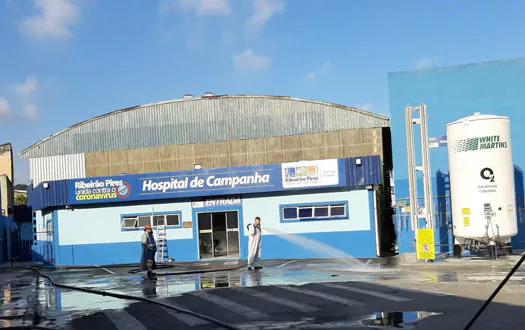 Ribeirão Pires reforça limpeza desinfetante próximo ao Hospital de Campanha