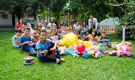 Hospital da Mulher entrega mais de 300 brinquedos a crianças carentes