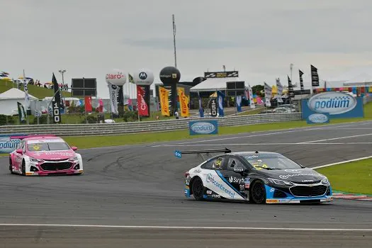 Stock Car: Enganado pela chuva, Lapenna ganha 13 posições com a Hot Car New Generation