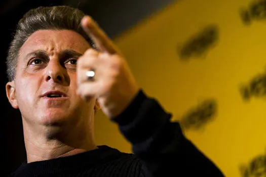 ‘Se a gente não cuidar das pessoas este País vai implodir’, afirma Luciano Huck