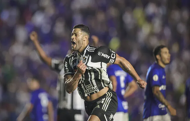 Hulk marca de falta e Atlético-MG vence clássico com o Cruzeiro no Brasileiro