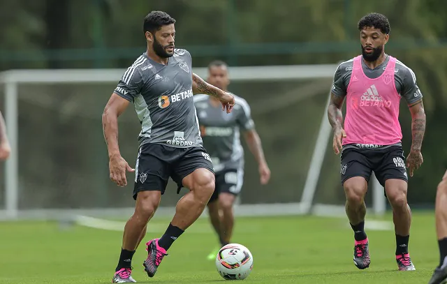 Hulk retoma protagonismo com treinos intensos e atinge 70 gols pelo Atlético-MG