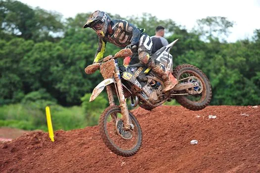 Husqvarna Power Husky/Goldentyre vai brigar por pódios na final do Brasileiro de Motocross