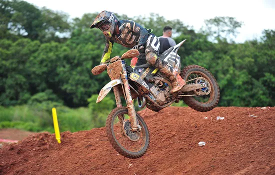 Husqvarna Power Husky/Goldentyre vai brigar por pódios na final do Brasileiro de Motocross