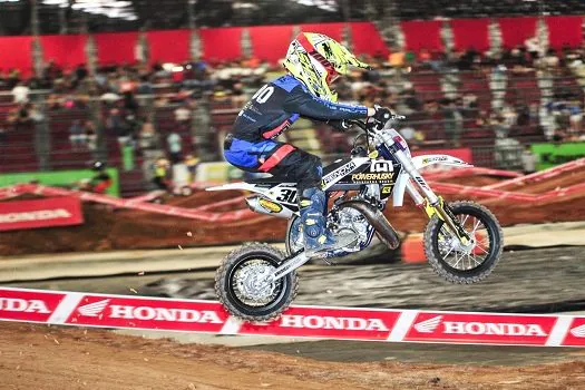 Husqvarna Power Husky/Goldentyre é Campeã do Arena Cross na 50cc com Heitor Matos