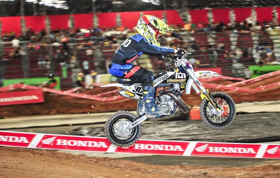 Husqvarna Power Husky/Goldentyre é Campeã do Arena Cross na 50cc com Heitor Matos