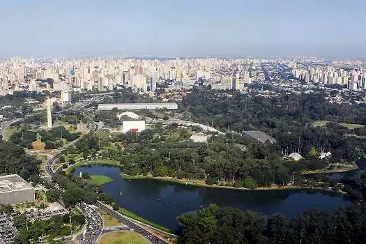 Arte de Viver promove ‘Meditação da Lua Cheia’ na Praça da Paz, no Ibirapuera