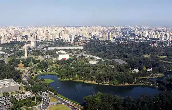 Arte de Viver promove ‘Meditação da Lua Cheia’ na Praça da Paz