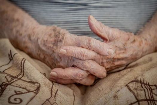 Quedas de idosos tendem a aumentar a partir dos 80 anos