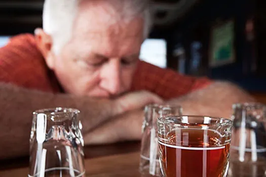 Mortes por álcool têm alta entre os mais velhos