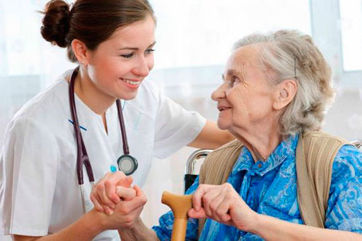 Proposta de política de cuidados para idosos é colocada em consulta pública