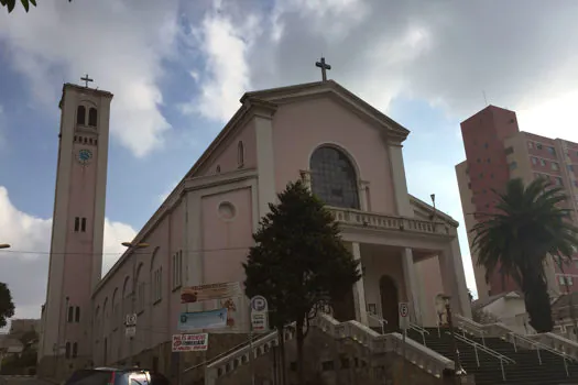 Igreja Matriz de Santo André faz drive thru solidário