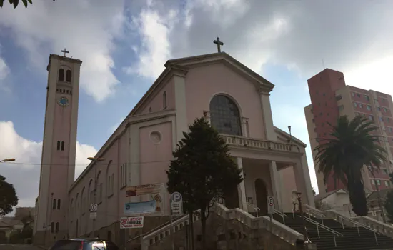 Igreja Matriz de Santo André faz drive thru solidário