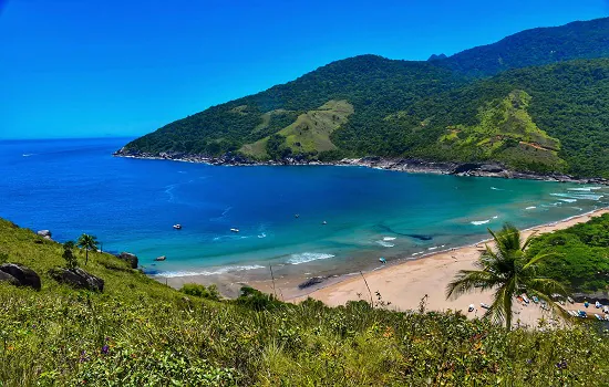 Ilhabela faz estudos para retirar areia do mar e alargar seis praias