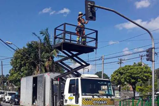 Trânsito de Ribeirão Pires conclui instalação de tecnologia LED nos semáforos