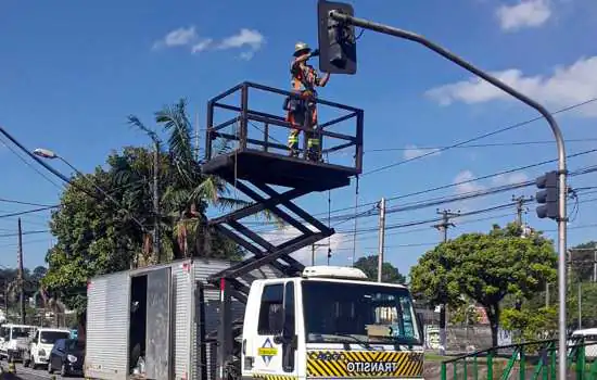 Trânsito de Ribeirão Pires conclui instalação de tecnologia LED nos semáforos