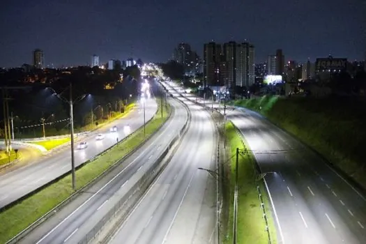 Ecovias instala luminárias de LED na via Anchieta, em São Bernardo do Campo