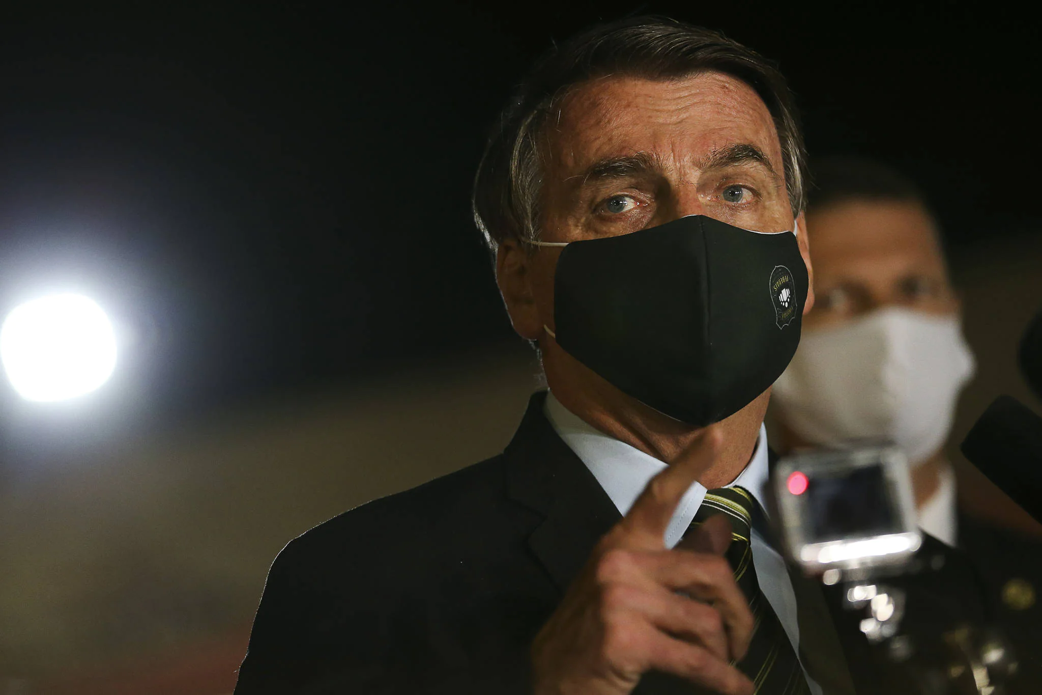 Bolsonaro veta indenização a profissionais de saúde incapacitados pela covid-19