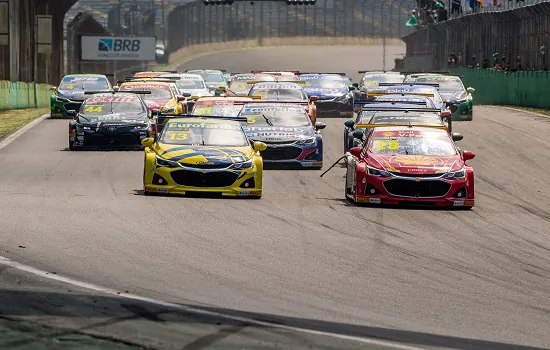 Português Félix da Costa é primeiro estrangeiro a ganhar uma prova da Stock Car