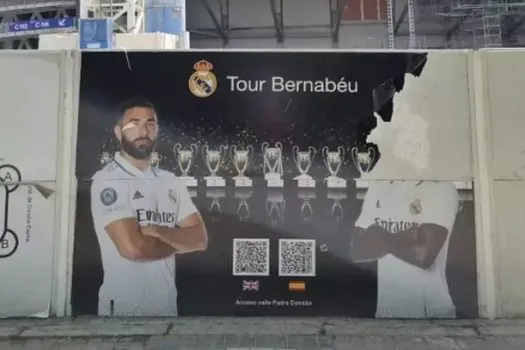 Foto de Vinícius Júnior é rasgada em pôster no Santiago Bernabéu antes de jogo