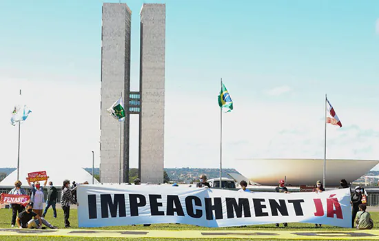 Superpedido de impeachment contra Bolsonaro é protocolado na Câmara