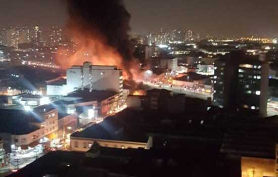 Incêndio atinge o Viaduto Grande São Paulo