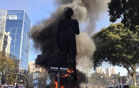 Restauro da estátua a Borba Gato será pago por empresário