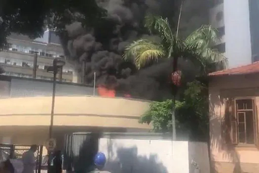 Incêndio atinge área externa do Instituto do Coração em São Paulo