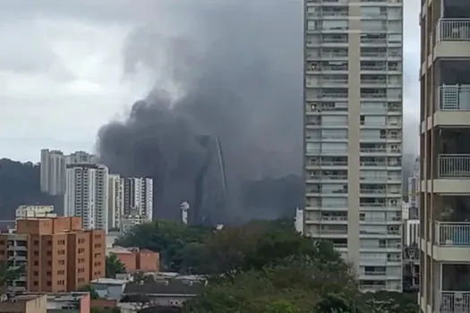 Incêndio atinge prédio na zona sul de SP