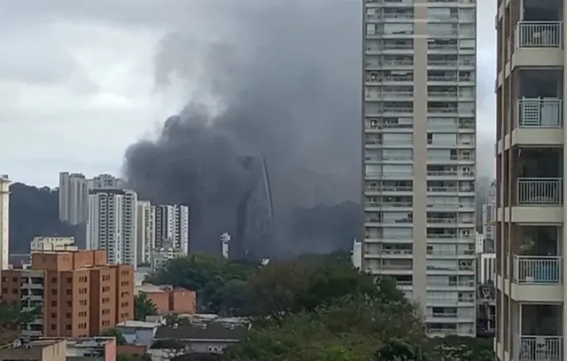 Incêndio atinge prédio na zona sul de SP