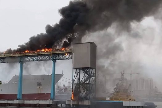 Incêndio atinge terminal do Porto de Santos