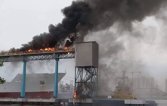 Incêndio atinge terminal do Porto de Santos