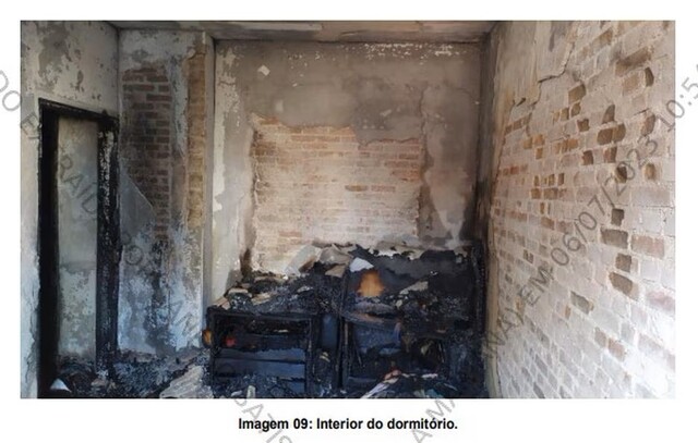 Interior do dormitório do dramaturgo Zé Celso após incêndio