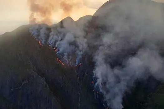 Forças Armadas ajudam a combater incêndio na Serra da Mantiqueira