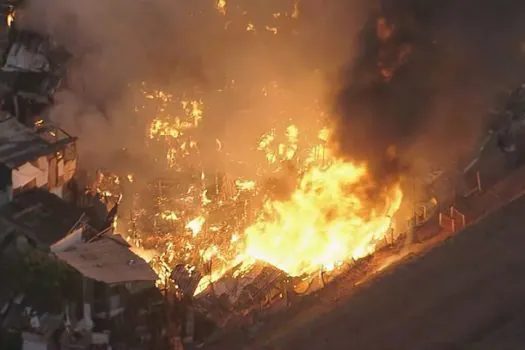 Incêndio atinge casas em Osasco