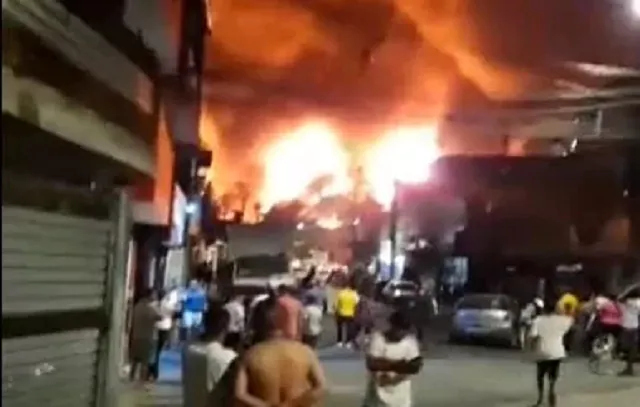 Incêndio atinge indústria química na zona norte de SP_x000D_