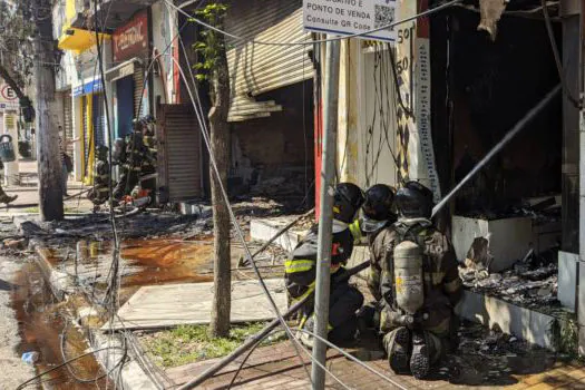 Causas do incêndio em prédio comercial na avenida Santo Amaro (SP) ainda são desconhecidas