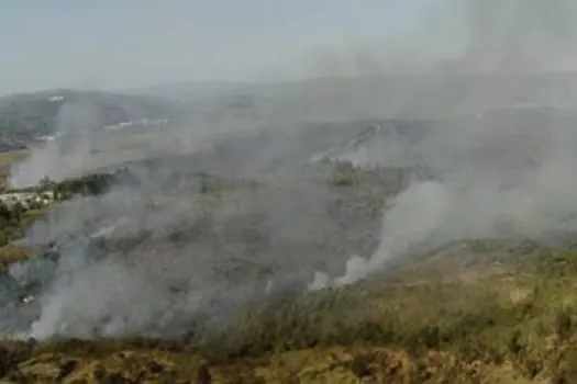 Incêndio atinge área de parque estadual na região metropolitana de SP