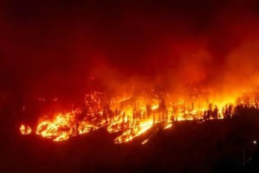 Incêndios florestais forçam retirada de 30 mil pessoas no Canadá