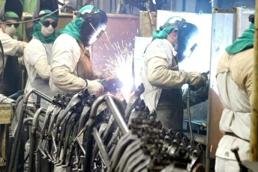 Neste ano, produção industrial cresceu 0,3% de abril para maio