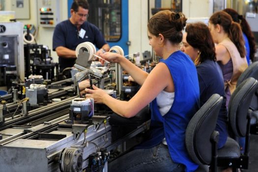 Indústria registra alta do emprego e de horas trabalhadas em janeiro