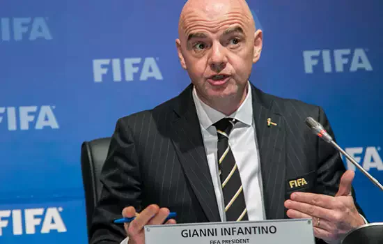 Infantino se diz “chocado” com casos de violência e ameaças a jogadores